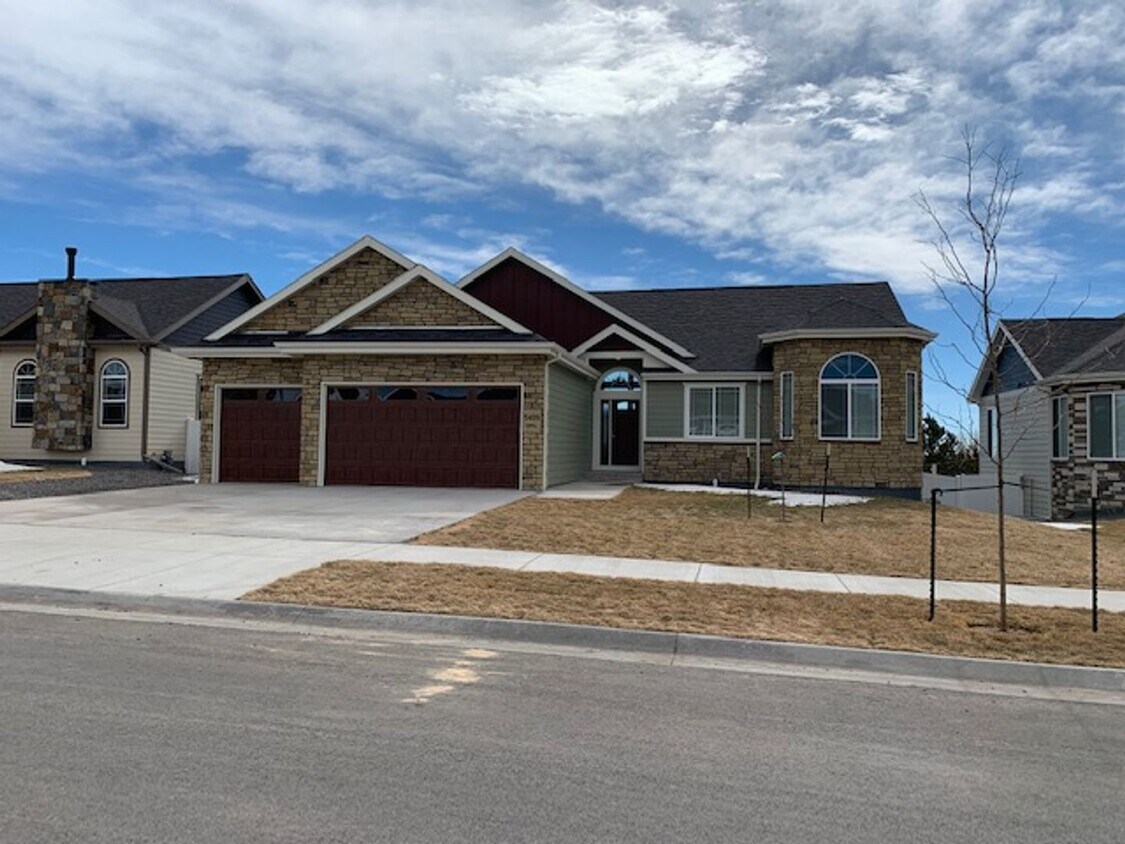 Primary Photo - Beautiful 5 Bedroom, 3 Bath Executive Home!