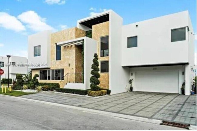 Building Photo - 6767 NW 103rd Pl