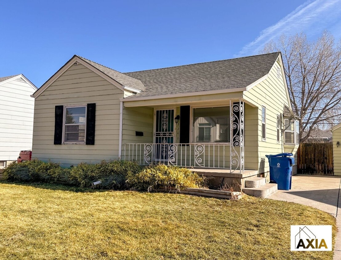 Charming 2BD/2BA Home with a Full Basement! - Charming 2BD/2BA Home with a Full Basement!
