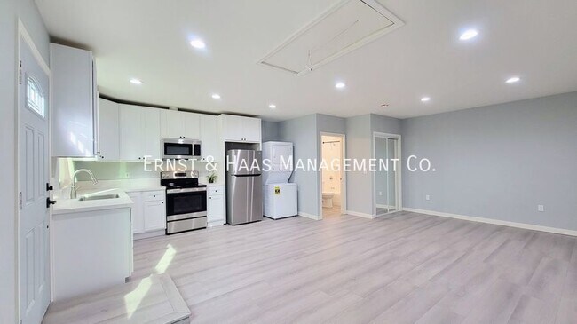 Building Photo - Beautifully Upgraded & Private, Rear ADU S...
