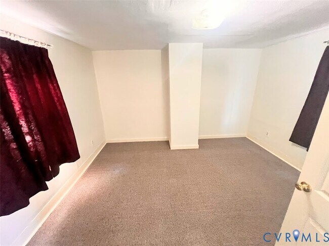 Foto del edificio - 716 Bollingbrook St