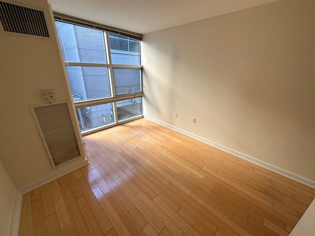 Building Photo - 5 Boylston Pl