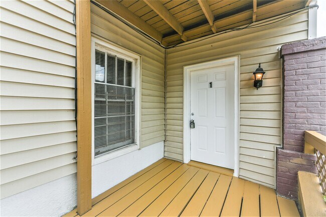Building Photo - 216 Redan St