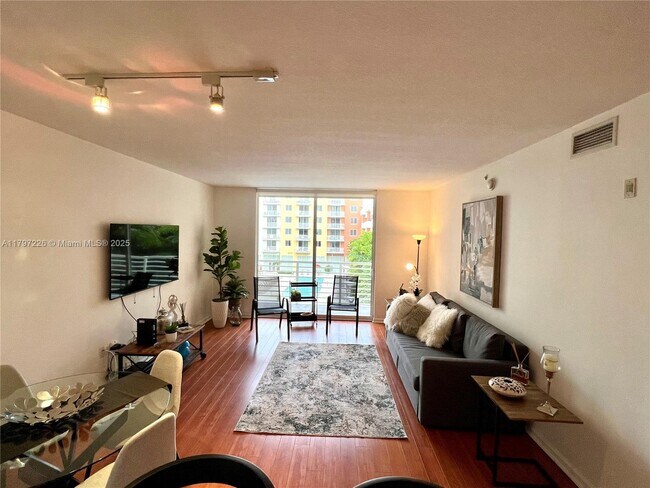 Foto del edificio - 2775 NE 187th St