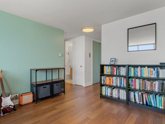 Foto del edificio - 1700 E 56th St