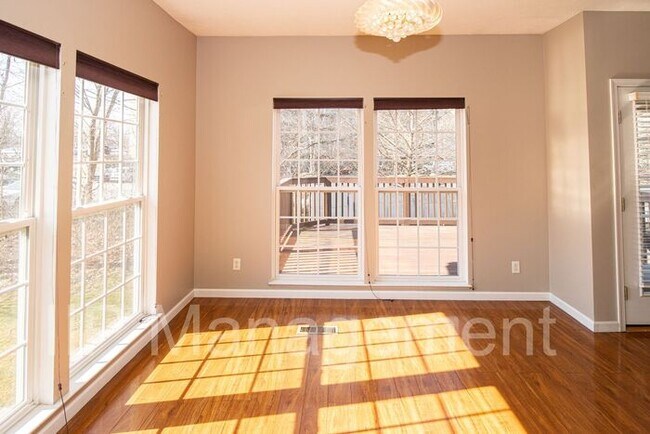 Foto del edificio - Beautiful Townhome in the Heart of Willoug...