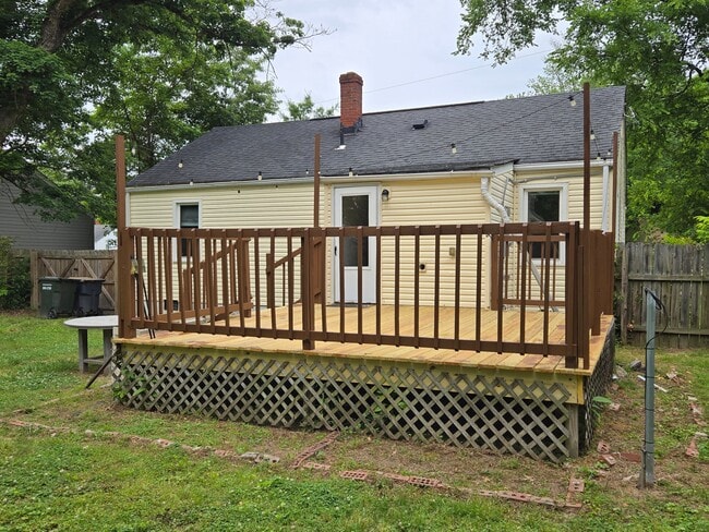 Building Photo - 1115 Stewart Dr