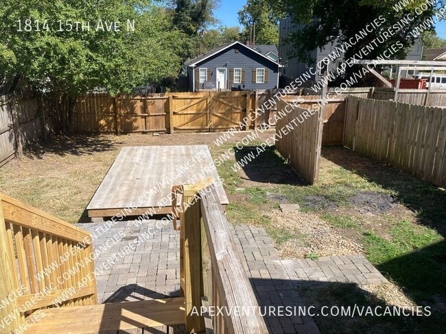 Building Photo - 1814 15th Ave N
