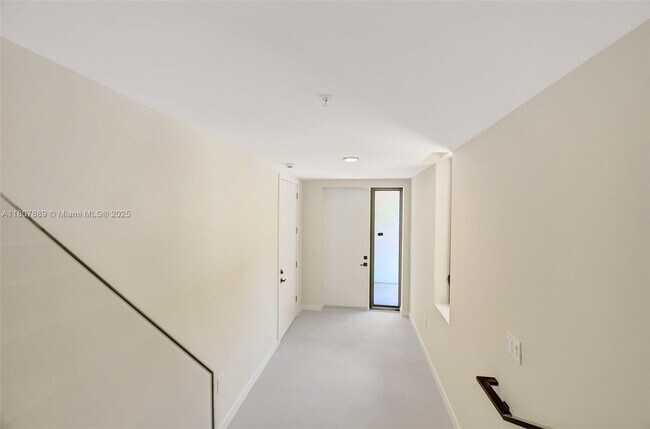 Foto del edificio - 2692 SW 25th Ave