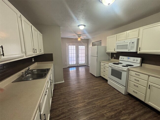 Building Photo - 22739 Millgate Dr