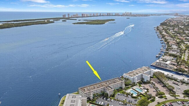 Foto del edificio - 52 Yacht Club Dr