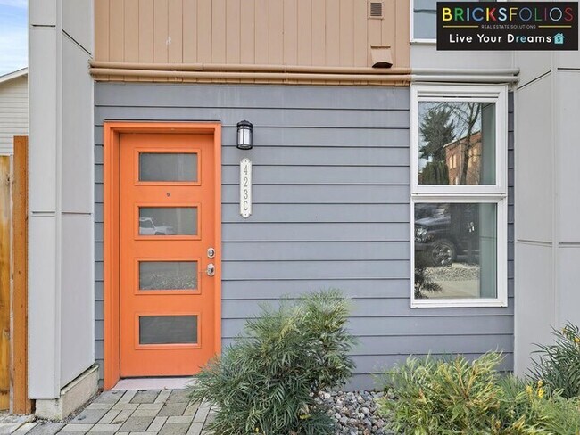 Building Photo - Welcome to your slice of paradise in Seattle!
