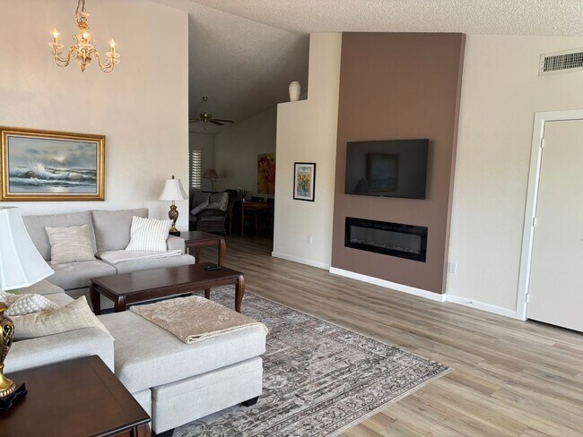 Foto del edificio - Lovely updated 3 bed 2 bath home in Leisure World a 45+ Active Adul Resort Community. Available J...