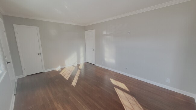 Foto del edificio - 2628 Emery Dr