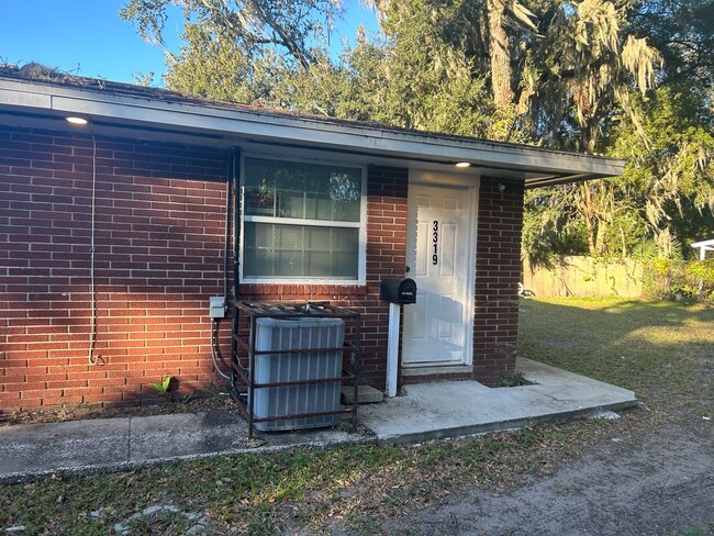 Building Photo - Silver Street Apartments- OWNER MAINTENANCE