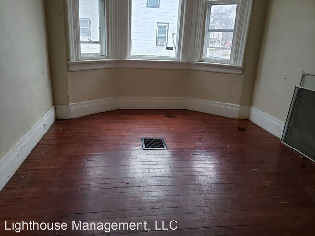 Building Photo - 6 br, 2 bath House - 120 Strong St.