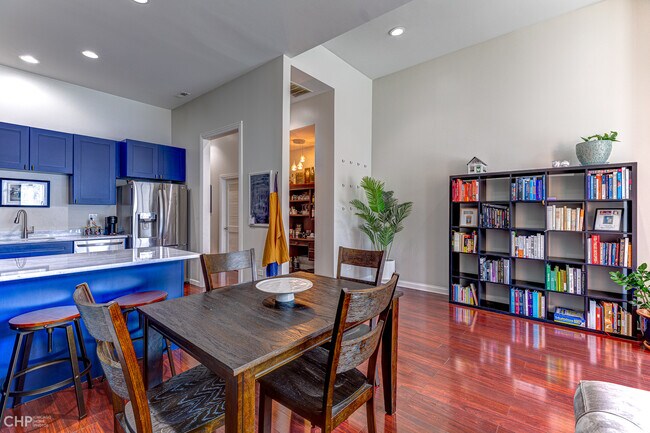 Foto del edificio - 3505 N Elston Ave