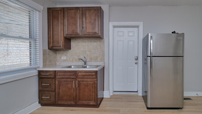 Foto del edificio - 1917 S May St