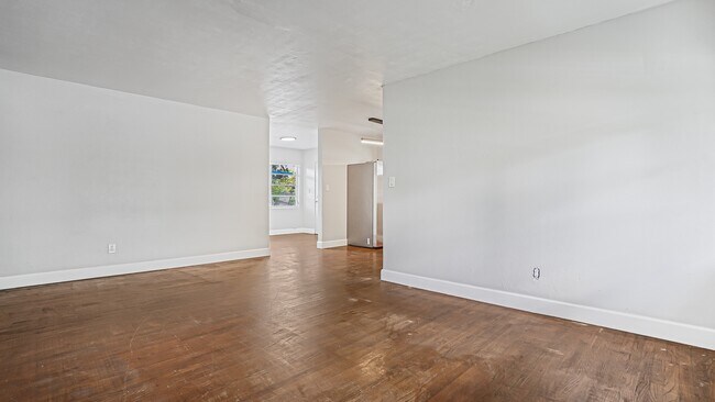 Building Photo - 5518 Riviera Dr