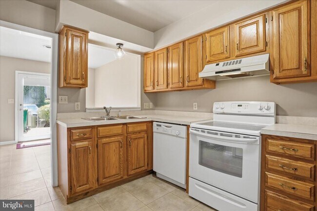 Building Photo - 1008 Orchard Dr