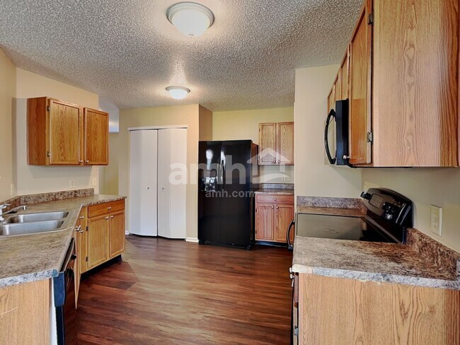 Building Photo - 8450 Ash Grove Dr