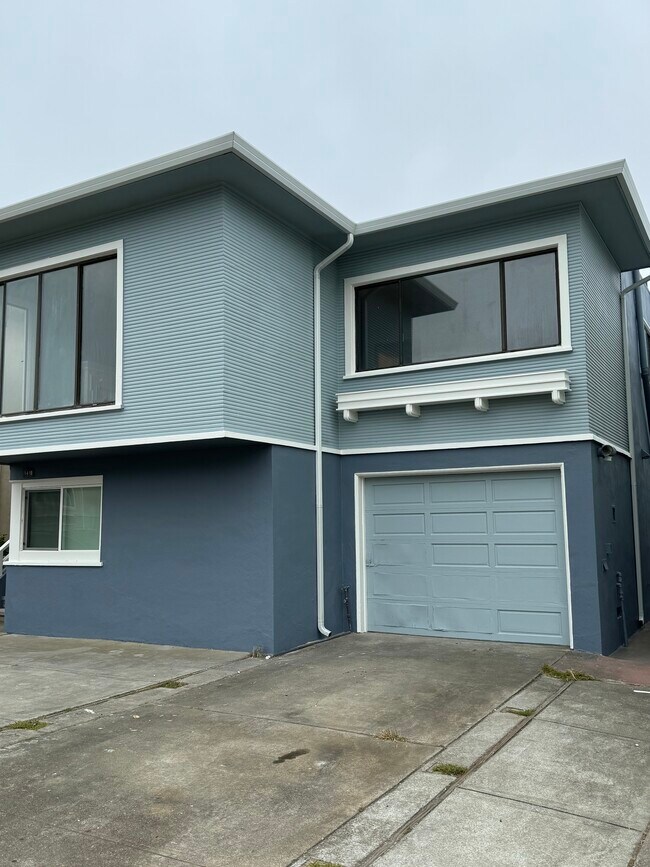 Building Photo - 1449 S Mayfair Ave