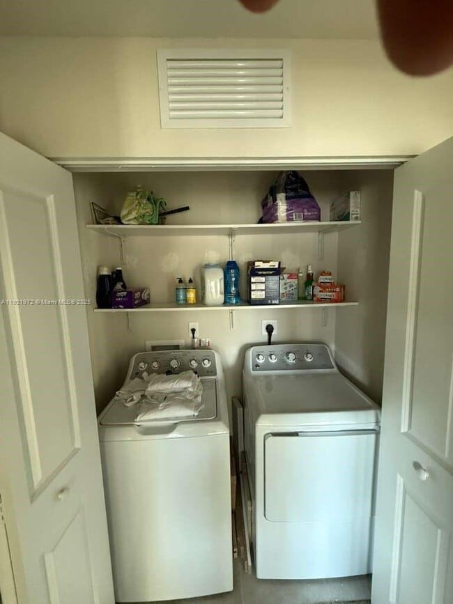 Building Photo - 1020 NW 5th Terrace