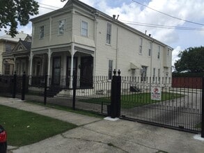 Building Photo - 2115 Marengo St