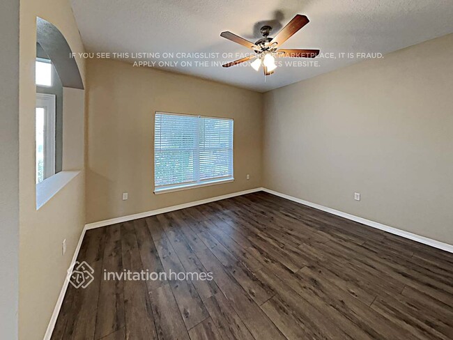 Foto del edificio - 824 Krenson Woods Ln