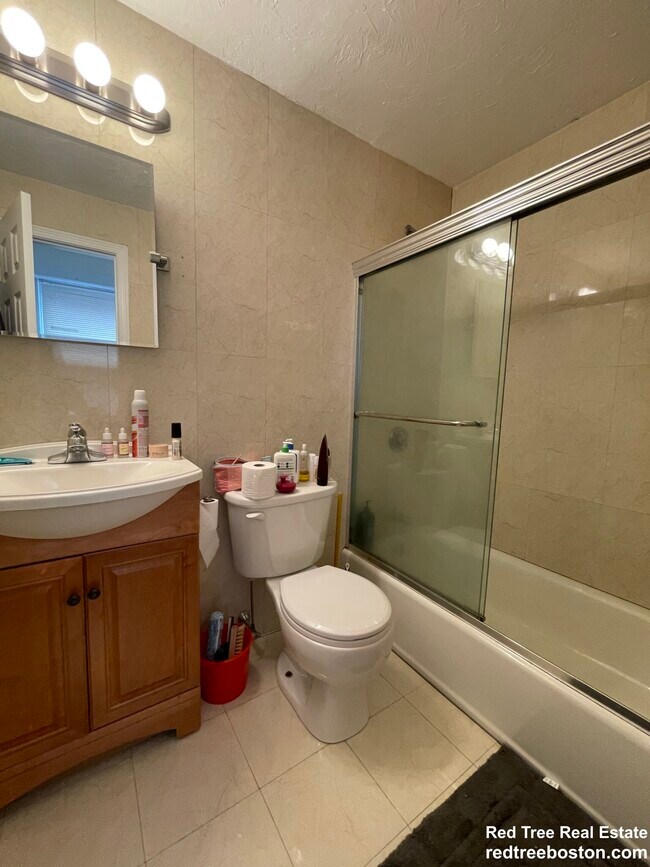 Foto del edificio - 191 Winthrop Rd