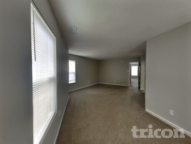 Foto del edificio - 6210 Robur Ct