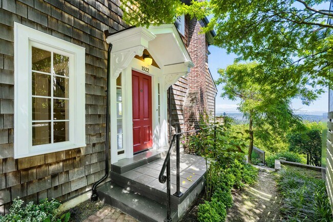 Foto del edificio - Capitol Hill View Home