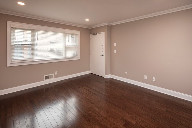 Interior Photo - Cambridge Manor