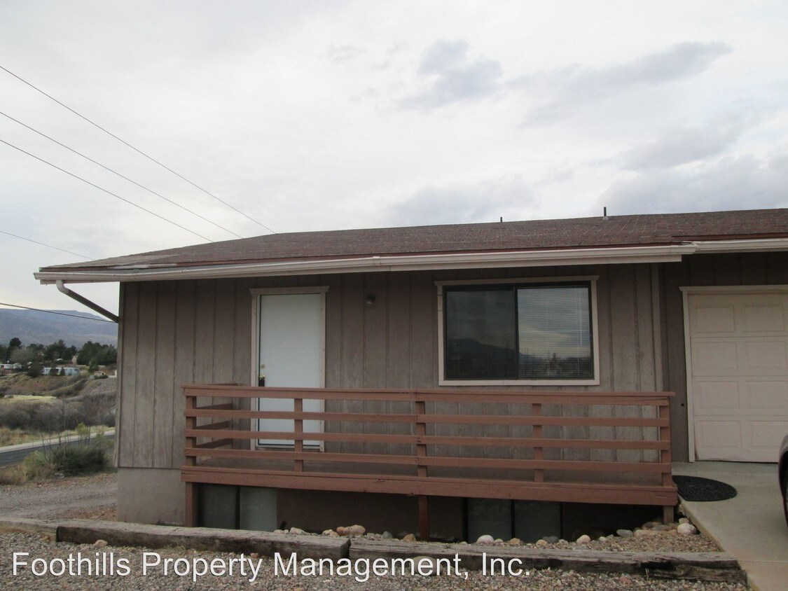 Primary Photo - 2460 S High View Cir