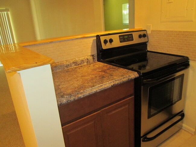 Building Photo - 9105 SW 137th Ter