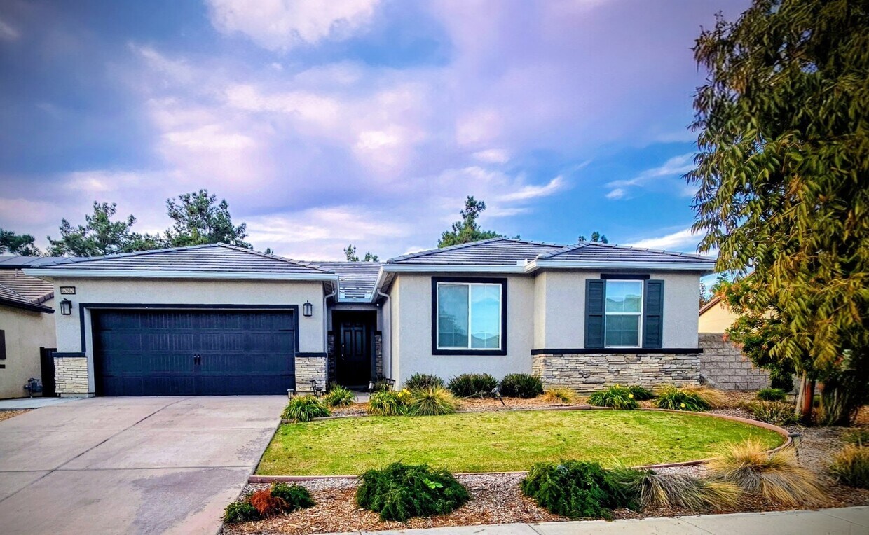 Primary Photo - 10310 Spanish Moss Dr