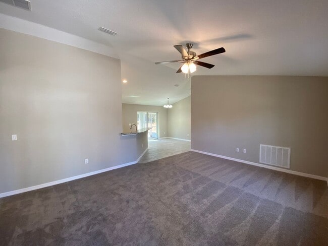 Building Photo - Custom Home - Desirable SW Ocala Neighborh...