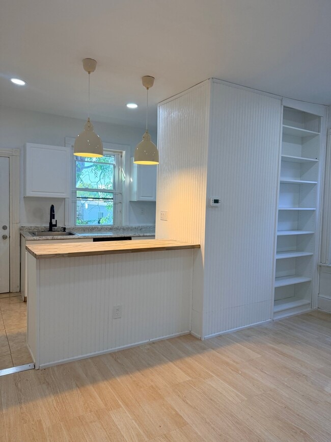 Building Photo - 5121 Willows Ave