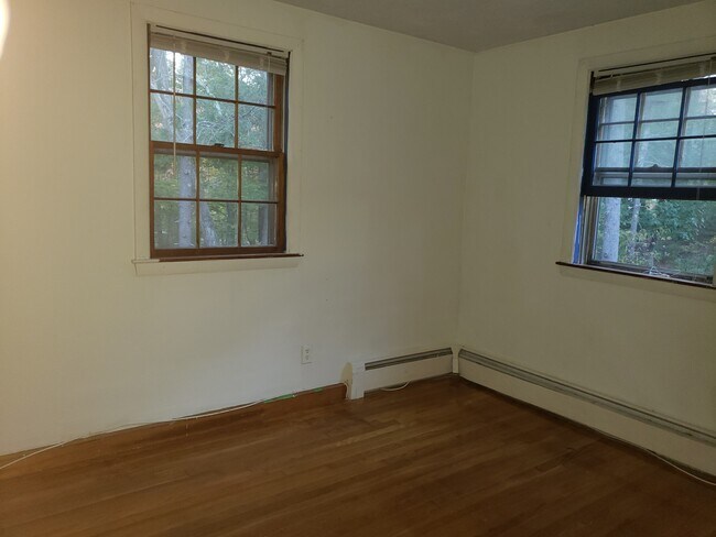 2nd bedroom - 27 Pine St