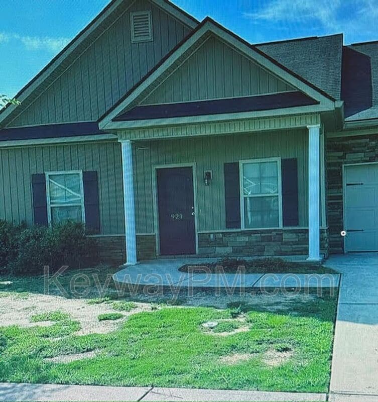 Foto principal - 921 Erika Ln