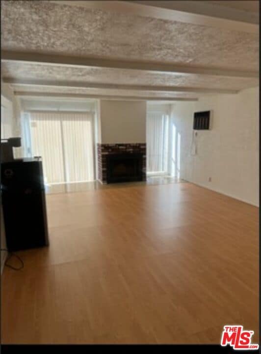 Foto del edificio - 4834 W 142nd St