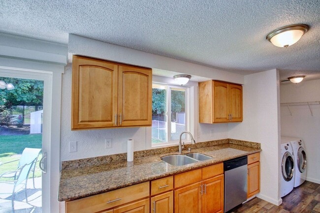 Building Photo - Wilson Duplex