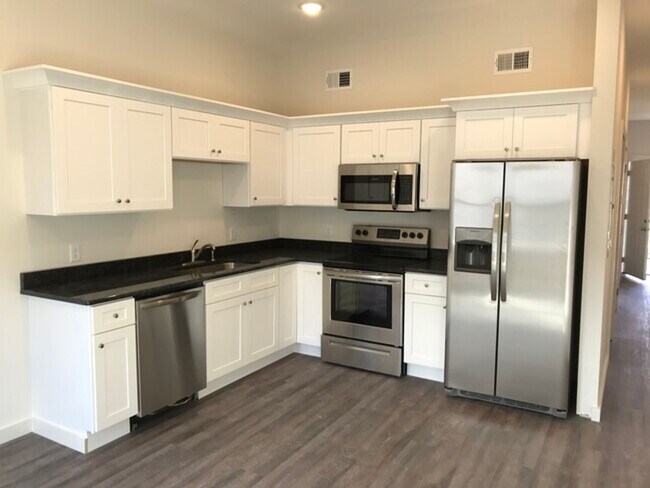 Foto del edificio - 811 Douglas St