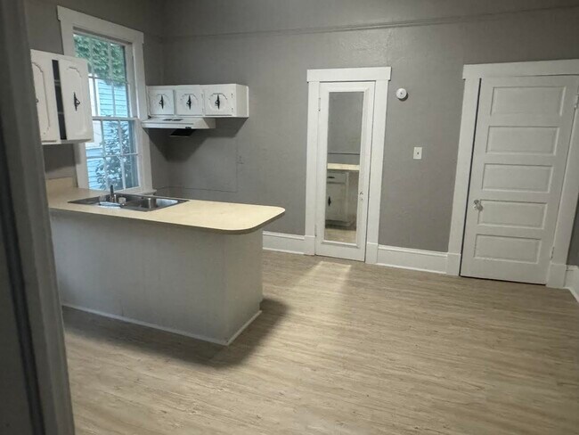 Foto del edificio - 2904 Beacon Ave