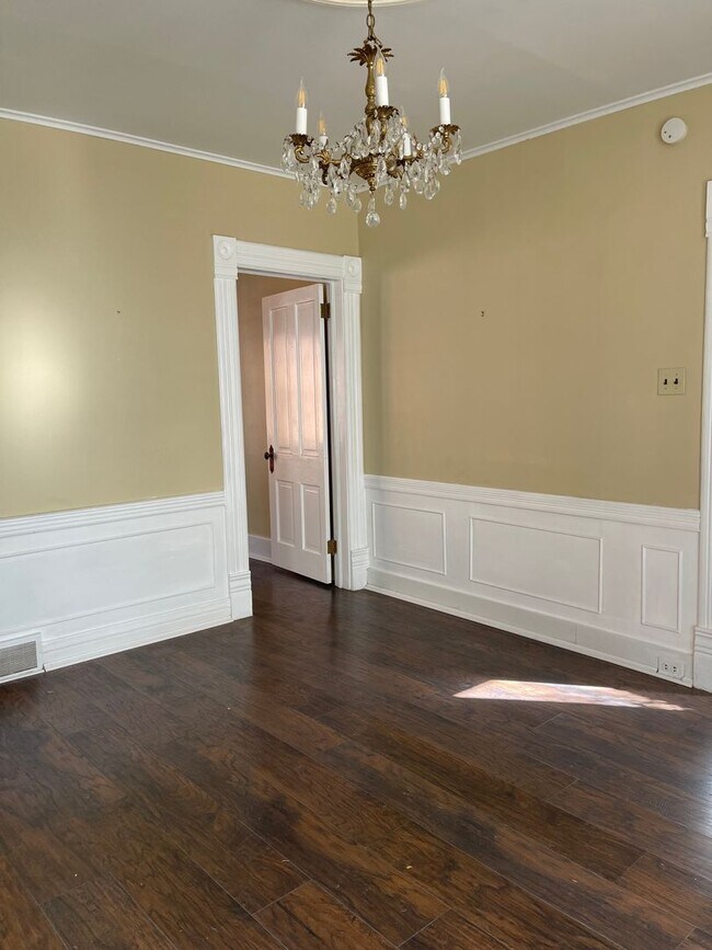 Building Photo - Nice 3 Bedroom Home near Downtown