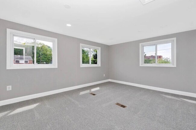 Building Photo - 2100 Ashburton St