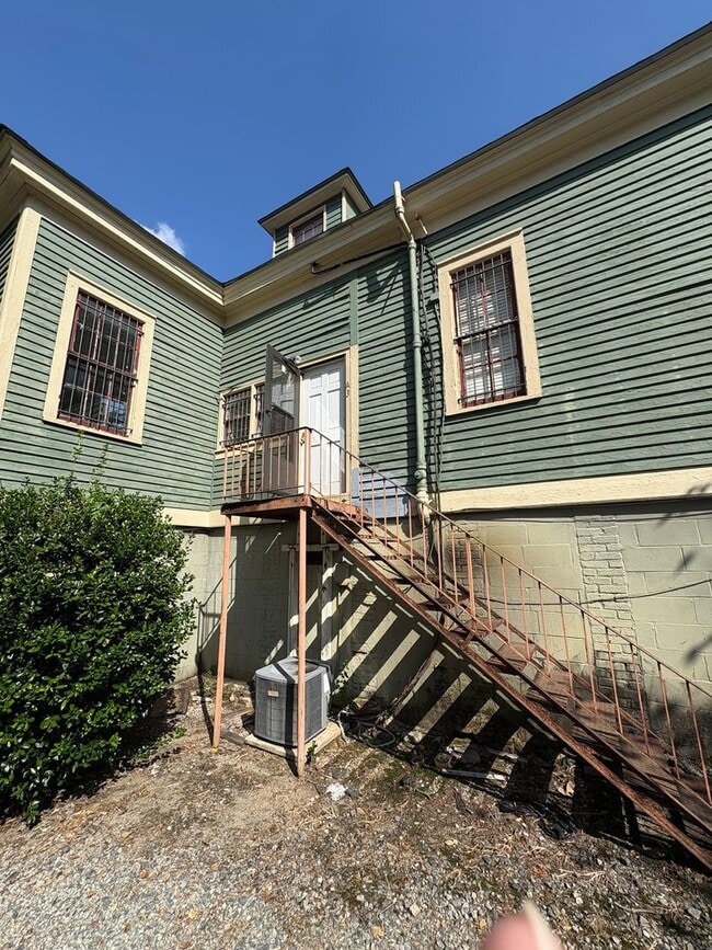 Building Photo - 227 Orange St