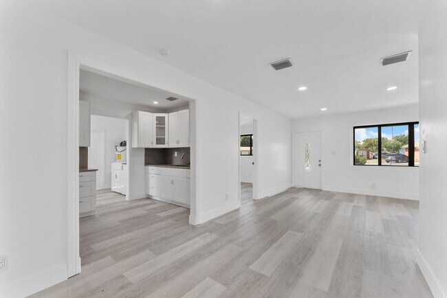 Foto del edificio - 534 NW 3rd Terrace