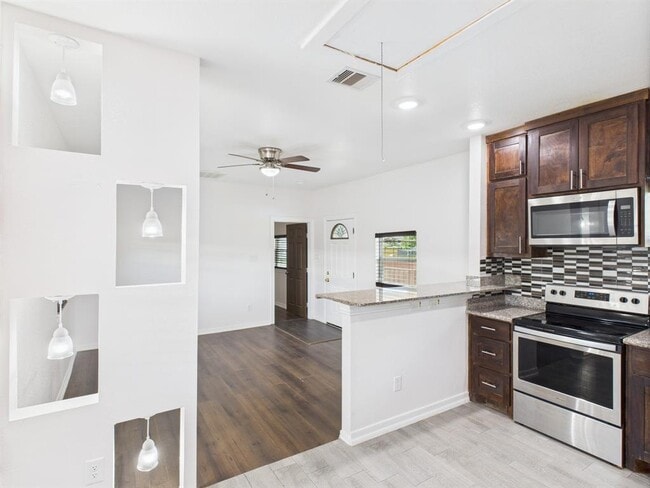 Building Photo - 21613 Erika Ct