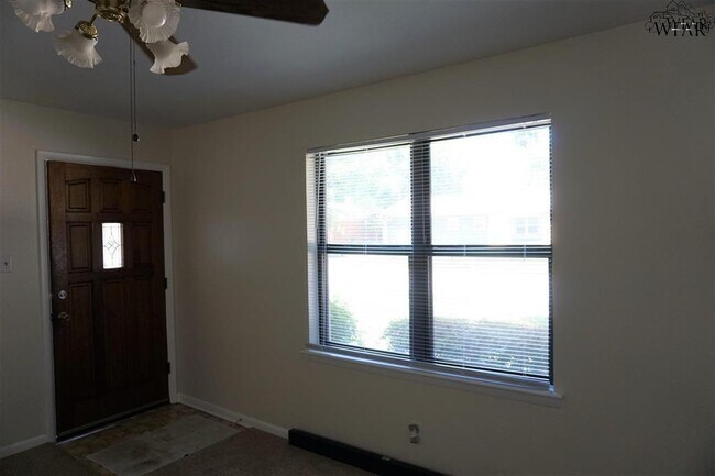 Foto del edificio - 5040 Lindale Dr